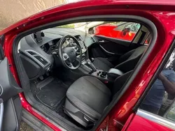 Rot Gebraucht 2014 Ford Focus Titanium Kombi | 6.200 € (Fairer Preis)
