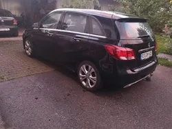 Schwarz Gebraucht 2017 Mercedes B180 Urban Van / Kleinbus | 13.250 € (Fairer Preis)