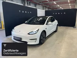 Pearl white multicoat Gebraucht 2021 Tesla Model 3 Long Range AWD Limousine | 30.100 € (Fairer Preis)