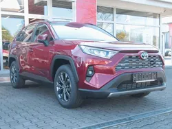 Rot Neu 2025 Toyota RAV4 Hybrid Team SUV | 45.769 € (Etwas zu teuer)