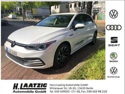 Oryxweiß perlmutteffekt (metallic) Gebraucht 2022 VW Golf VIII Style Limousine | 28.990 € (Etwas zu teuer)