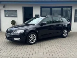 Schwarz Gebraucht 2017 Skoda Octavia Ambition Kombi | 6.980 € (Superpreis)