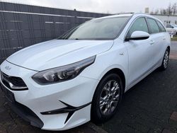 Cararraweiss Gebraucht 2022 Kia Ceed Vision Kleinwagen | 18.450 € (Fairer Preis)