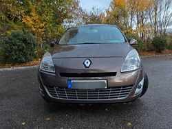 Braun Gebraucht 2011 Renault Grand Scénic III Luxe Van / Kleinbus | 3.500 € (Guter Preis)