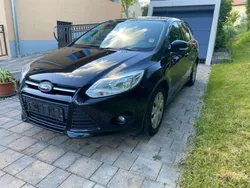 Pantherschwarz metallic Gebraucht 2011 Ford Focus Trend Kombi | 7.900 € (Teuer)