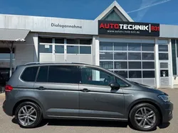 Grau Gebraucht 2018 VW Touran Sound Van / Kleinbus | 21.440 € (Teuer)