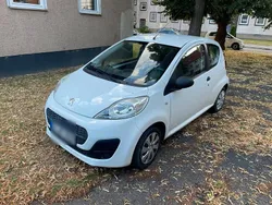 Weiß Gebraucht 2014 Peugeot 107 Kleinwagen | 1.500 € (Guter Preis)