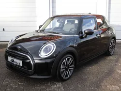 Schwarz Gebraucht 2021 Mini ONE Classic Kleinwagen | 18.950 € (Fairer Preis)