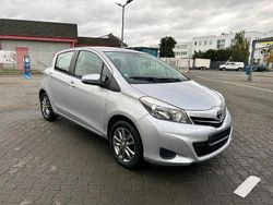 Silber Gebraucht 2014 Toyota Yaris Kleinwagen | 6.350 €