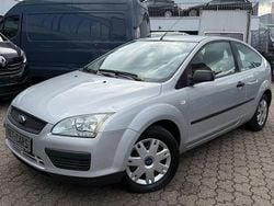 Grau Gebraucht 2005 Ford Focus Titanium Kleinwagen | 1.950 € (Guter Preis)