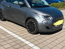 Grau Gebraucht 2022 Fiat 500e La Prima Limousine | 22.000 € (Teuer)