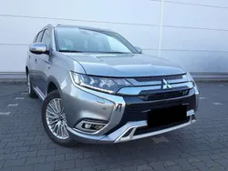 Silber Gebraucht 2018 Mitsubishi Outlander P-HEV SUV | 12.800 € (Superpreis)