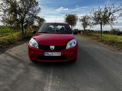 Rot Gebraucht 2009 Dacia Sandero Kleinwagen | 3.000 € (Etwas zu teuer)