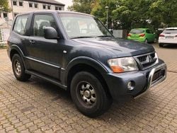 Grau Gebraucht 2005 Mitsubishi Pajero SUV | 4.650 €