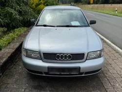 Silber Gebraucht 1998 Audi A4 Limousine | 2.000 € (Fairer Preis)