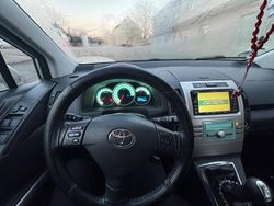 Grau Gebraucht 2005 Toyota Verso Van / Kleinbus | 2.800 €