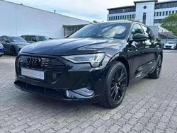 Mythosschwarz metallic Gebraucht 2021 Audi e-tron Black Edition SUV | 39.950 € (Fairer Preis)