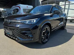 Deep black perleffekt (metallic) Gebraucht 2024 VW Tiguan R-line SUV | 48.880 € (Superpreis)