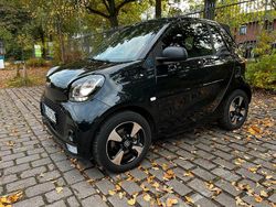 Schwarz Gebraucht 2021 Smart ForTwo Cabrio Cabrio | 10.500 €