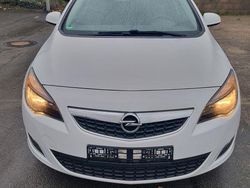 Weiß Gebraucht 2011 Opel Astra Sport Limousine | 2.900 € (Superpreis)