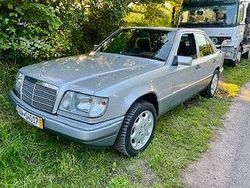 Silber Gebraucht 1994 Mercedes 200 Limousine | 6.000 €