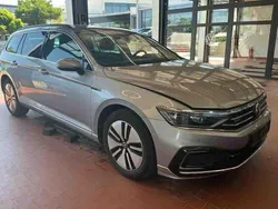 Pyritsilber metallic Gebraucht 2021 VW Passat GTE Kombi | 21.950 € (Fairer Preis)