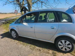 Silber Gebraucht 2004 Opel Meriva Van / Kleinbus | 3.200 € (Teuer)