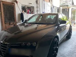 Grau Gebraucht 2006 Alfa Romeo 159 Limousine | 5.800 € (Etwas zu teuer)