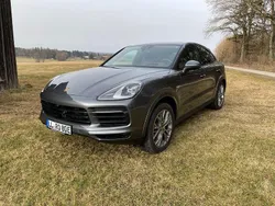 Grau Gebraucht 2021 Porsche Cayenne SUV | 72.300 € (Guter Preis)