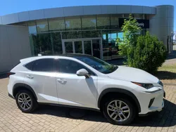 Weiß Gebraucht 2020 Lexus NX300h E-FOUR SUV | 31.980 € (Fairer Preis)
