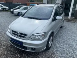 Silber Gebraucht 2005 Opel Zafira Edition Van / Kleinbus | 2.499 € (Etwas zu teuer)