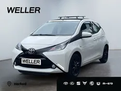 Weiß Gebraucht 2016 Toyota Aygo X-wave Kleinwagen | 8.888 € (Etwas zu teuer)