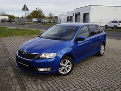 Blau Gebraucht 2017 Skoda Rapid Ambition Kombi | 10.499 € (Fairer Preis)