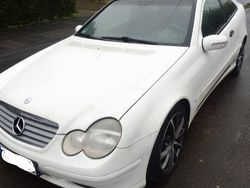 Weiß Gebraucht 2001 Mercedes C200 Classic Coupé | 2.000 € (Teuer)