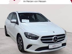 Weiß Gebraucht 2020 Mercedes B200 Style Van / Kleinbus | 15.389 € (Fairer Preis)