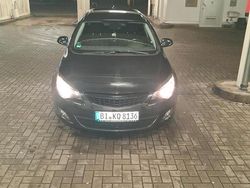 Schwarz Gebraucht 2012 Opel Astra Kombi | 3.500 € (Etwas zu teuer)