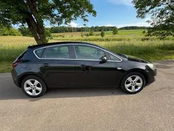 Schwarz Gebraucht 2011 Opel Astra Limousine | 3.900 € (Fairer Preis)