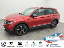 Kings red, metallic Gebraucht 2022 VW Tiguan Active SUV | 32.200 € (Superpreis)