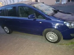Blau Gebraucht 2011 Opel Zafira Van / Kleinbus | 1.999 € (Guter Preis)