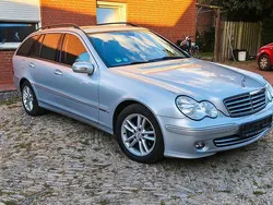 Silber Gebraucht 2006 Mercedes 220 Kombi | 4.499 €