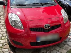 Rot Gebraucht 2010 Toyota Yaris Kleinwagen | 1.900 €