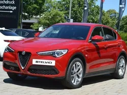 Rot Gebraucht 2021 Alfa Romeo Stelvio Super SUV | 39.900 €