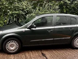Grün Gebraucht 2008 Opel Astra Kleinwagen | 2.600 €