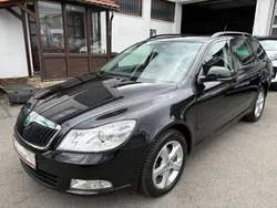 Schwarz Gebraucht 2011 Skoda Octavia Family Kombi | 3.990 € (Fairer Preis)
