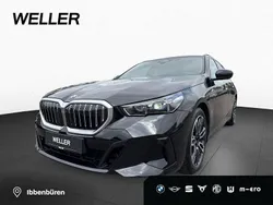 Saphirschwarz (schwarz) Gebraucht 2024 BMW 520 M Sport Kombi | 52.499 € (Superpreis)