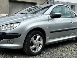 Silber Gebraucht 2002 Peugeot 206 CC Cabrio | 1.750 €