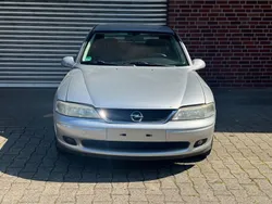 Silber Gebraucht 1999 Opel Vectra Edition Limousine | 950 € (Superpreis)