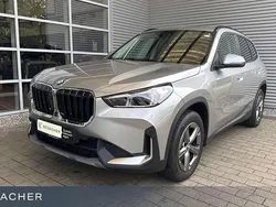Spacesilber metallic Gebraucht 2024 BMW X1 Efficient Dynamics SUV | 39.649 € (Fairer Preis)