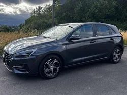 Grau Gebraucht 2021 Hyundai i30 Intro Edition Kleinwagen | 16.900 € (Guter Preis)
