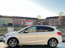 Weiß Gebraucht 2016 BMW 218 Active Tourer Performance Van / Kleinbus | 12.900 € (Fairer Preis)